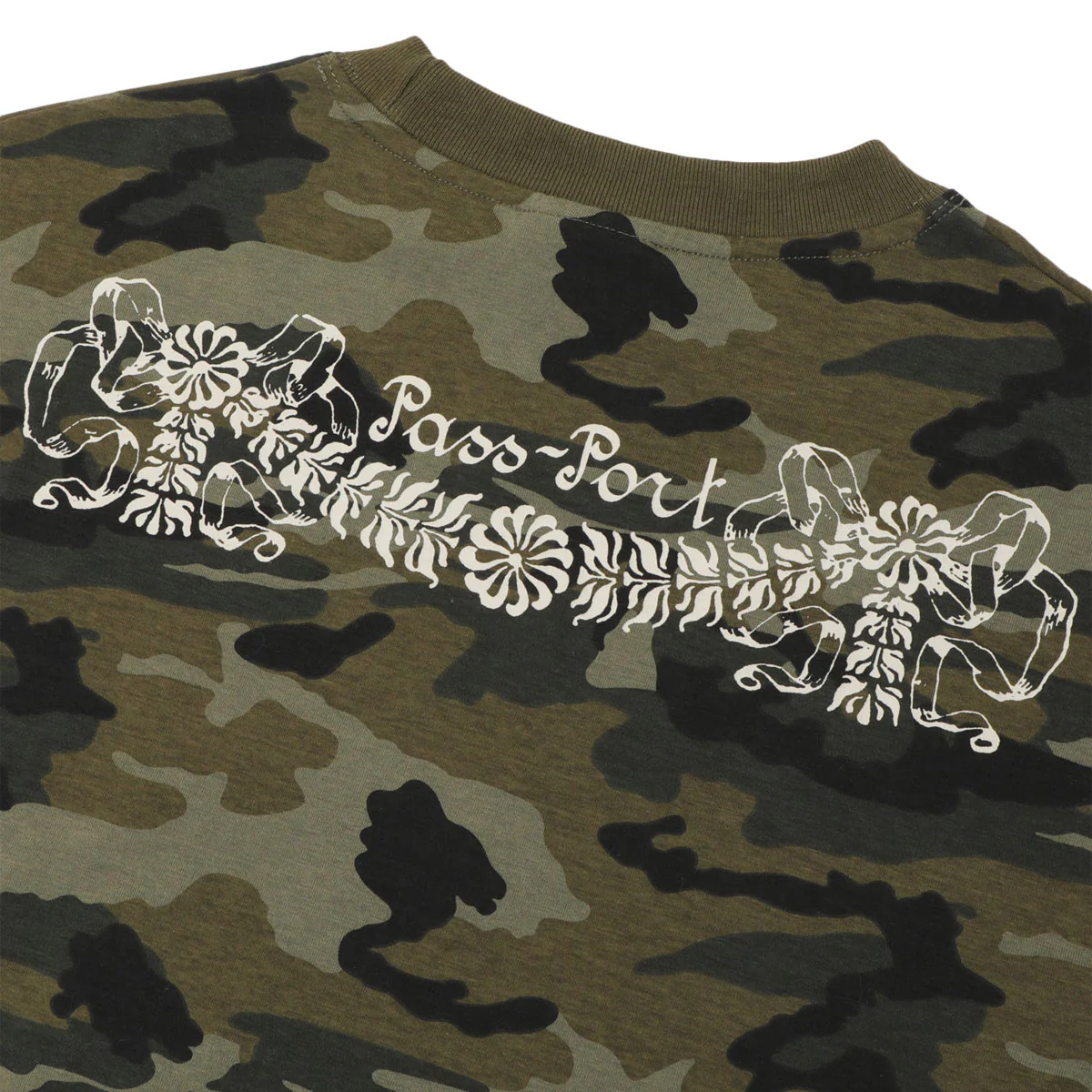 Passport Kollaasi T-Shirt - Woodland Camo - Image 3