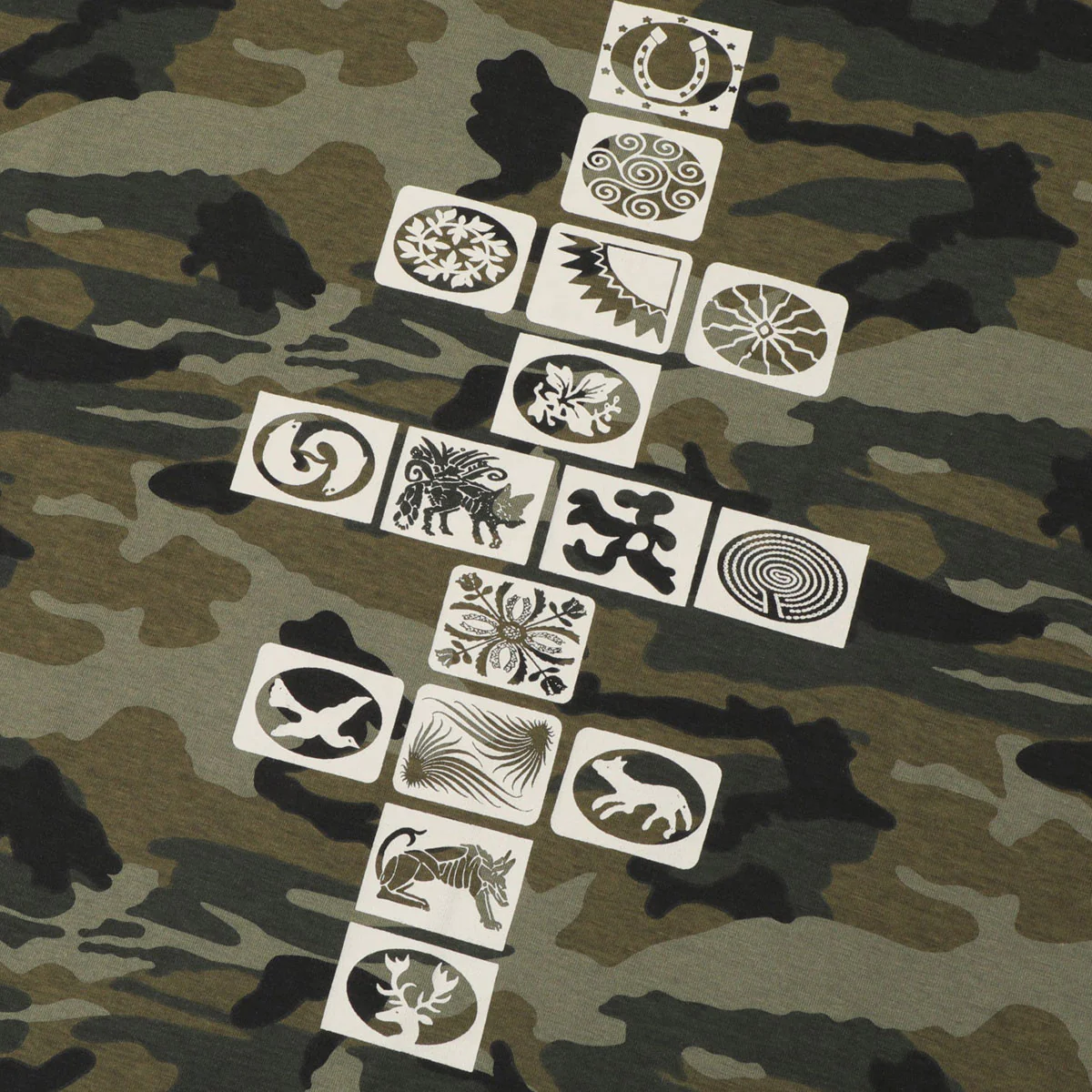 Passport Kollaasi T-Shirt - Woodland Camo - Image 4