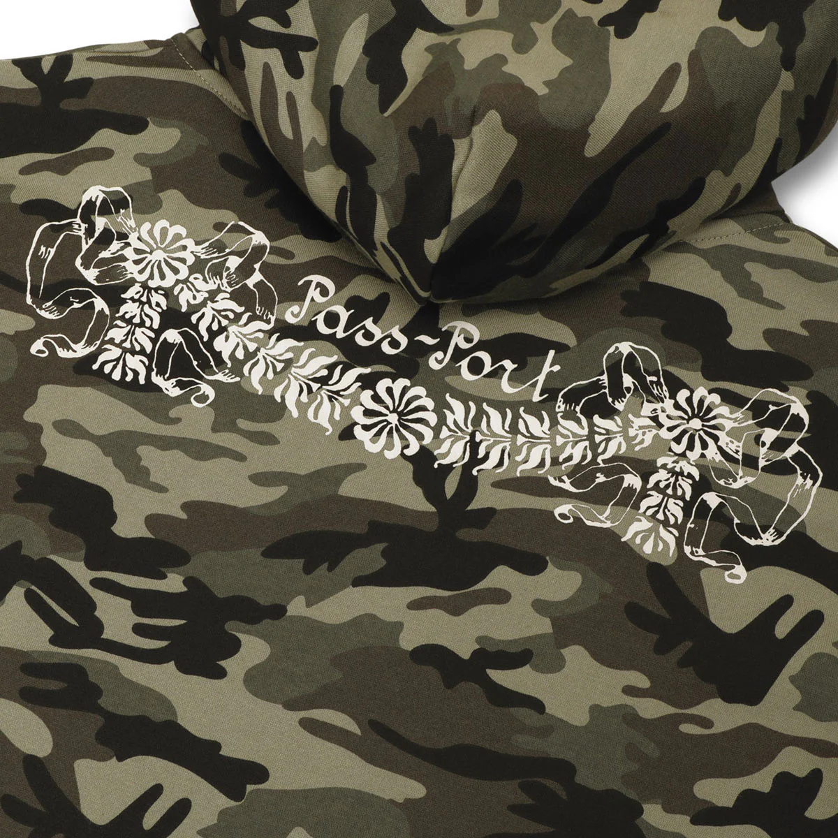 Passport Kollaasi Zip Hoodie - Woodland Camo - Image 2