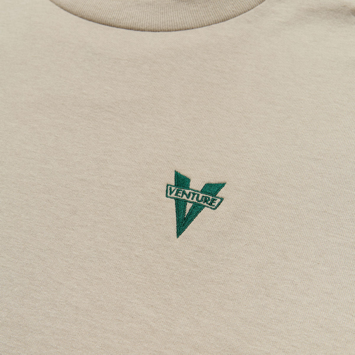 Venture Heritage Emb T-Shirt - Sand/Green Embroidery - Image 2